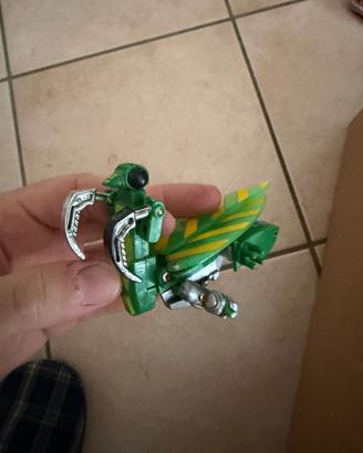 Transformers fighting insect praying mantis