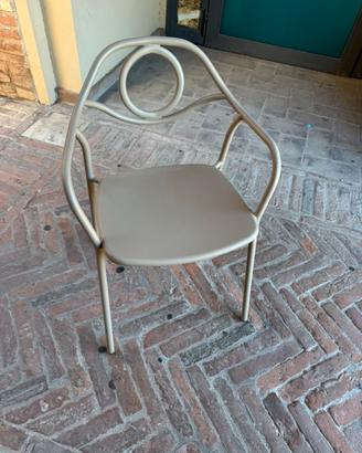 Poltroncine e tavoli da esterno EMU