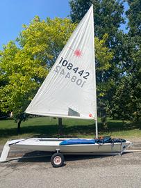 Barca a vela laser con carrello