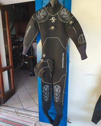 Muta stagna Scubapro usata 3 volte
