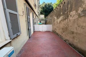 2 LOCALI A GENOVA