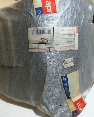 COPERCHIO ACCESSO CANDELA SCARABEO APRILIA AP82388