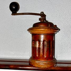 Antico macina caffè