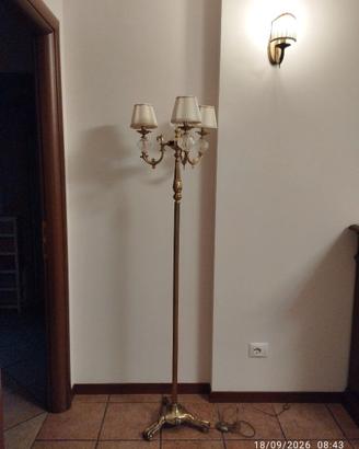 Lampada da terra in ottone