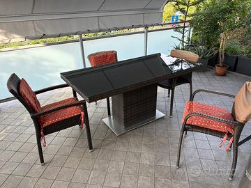 Tavolo e sedie da esterno