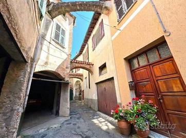 Rustico / Casale di 96 m² con 4 locali e box auto 