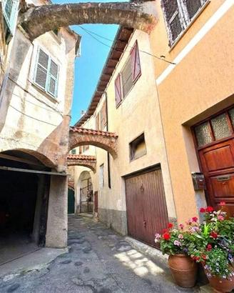 Rustico / Casale di 96 m² con 4 locali e box auto 