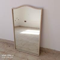 Specchio con cornice ad arco in ferro vintage