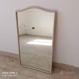 Specchio con cornice ad arco in ferro vintage