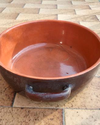 Pentola antica in terracotta 
