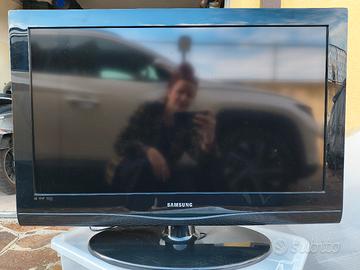 TV 32" Samsung. No smart Tv