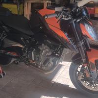 KTM Duke 890