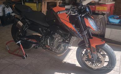 KTM Duke 890