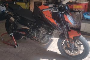 KTM Duke 890