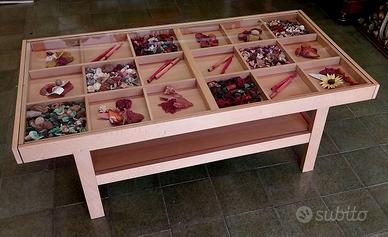 tavolino con bacheca