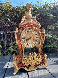 Orologio antico da tavolo in legno con pendolo