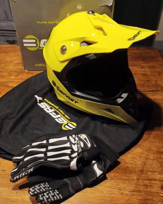 Casco e guanti cross enduro