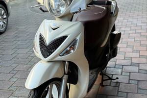 Suzuki sixteen 125 con bauletto