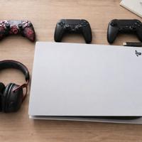 PS5 con lettore disco + 3 Controller + Cuffie 