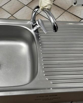 lavello in acciaio inox 