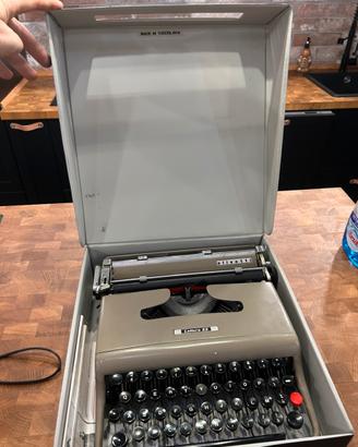 Macchina da scrivere Olivetti Lettera 22 Originale