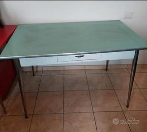 tavolo in formica 