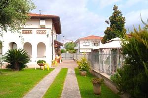 Villa di 220 m² con più di 5 locali e box auto a P