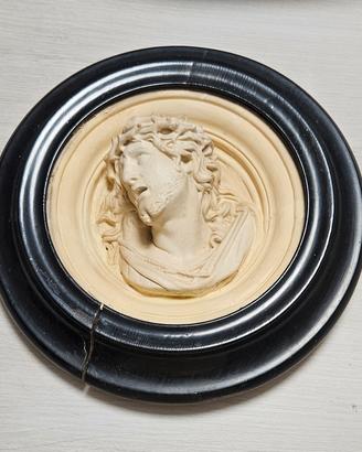 basso rilievo in gesso su cornice in legno  fine8