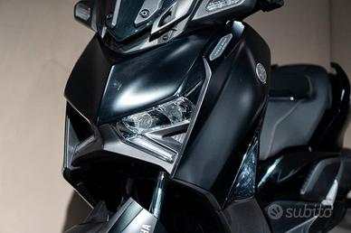Yamaha X-Max 300 TECH BLACK