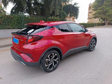 Toyota CHR 2.0 184 CV trattabile garanzia 12 mesi