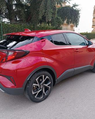 Toyota CHR 2.0 184 CV trattabile garanzia 12 mesi