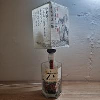 Lampada artigianale con bottiglia di gin
