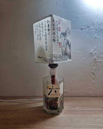 Lampada artigianale con bottiglia di gin