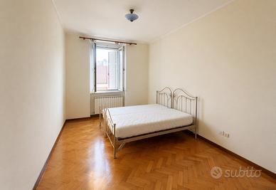 Letto matrimoniale con reti