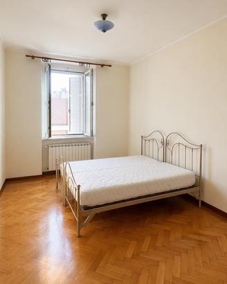 Letto matrimoniale con reti