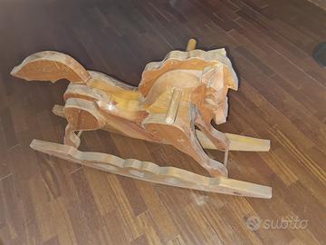 Cavallo a dondolo