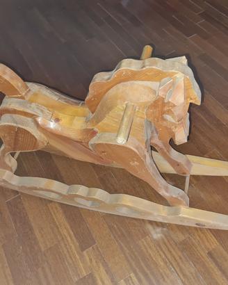 Cavallo a dondolo