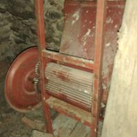 Schiaccia uva mauale