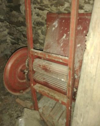 Schiaccia uva mauale