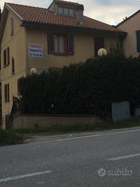 Terratetto con 4 piani e garage e giardino