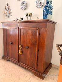 Grande credenza/dispensa antica in legno