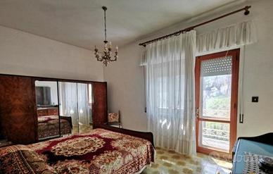 Larga villa con garage, giardino, mansarda