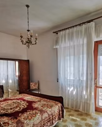 Larga villa con garage, giardino, mansarda
