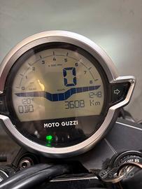 Moto Guzzi V7 Stone – 2023