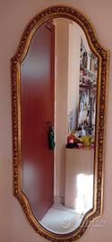 Specchio grande stile Barocco in oro.