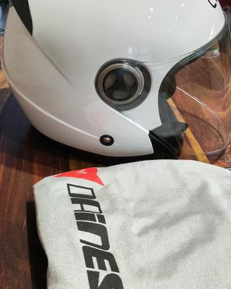 Casco jet con doppia visiera.