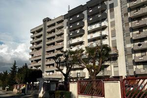 Quadrivani con posto auto e vista mare