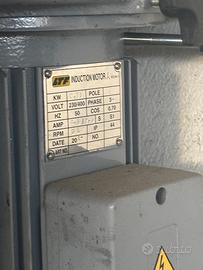 Trapano maschiatrice a colonna da banco LTF IM118