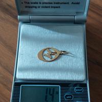 Ciondolo in oro giallo 18K con lettera M