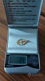 Ciondolo in oro giallo 18K con lettera M